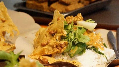 Kuliner Enak Di Malang Buat Menu Makan Siang Tahu Lontong Lonceng