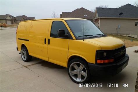 Purchase Used 2006 Chevrolet Express 1500 Base Standard Cargo Van 3