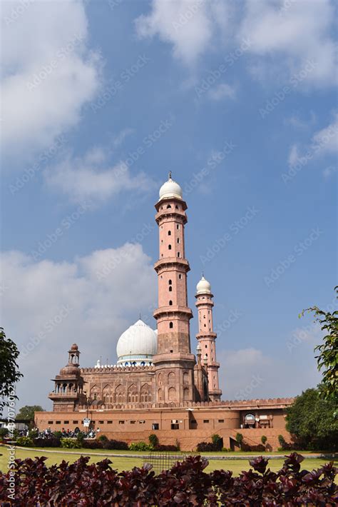 Vertical full side view of Taj-ul-Masjid, an Islamic architecture ...