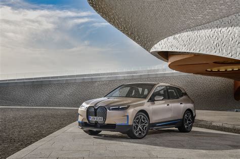 iX primeiro SUV puramente elétrico da BMW chega em 2021