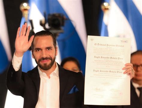 Tse Entrega Credenciales A Nayib Bukele Como Presidente De La Rep Blica