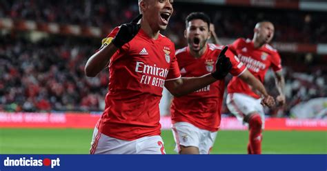 Benfica quebra ciclo negativo ao vencer Paços de Ferreira DNOTICIAS PT