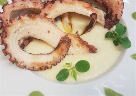 Ricetta Tentacoli Di Polpo Alla Piastra Su Letto Di Purea Di Patate Di