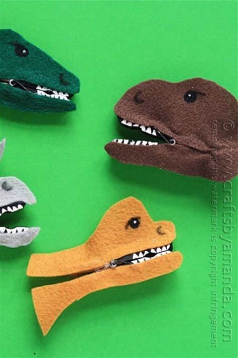 20 Idées De Bricolages Et Tutoriels Sur Les Dinosaures Pour Les Enfants