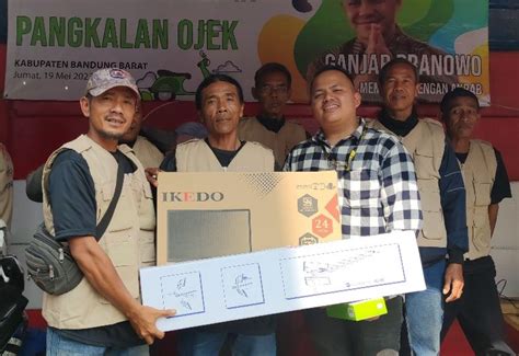 Ganjar Muda Padjajaran Gelar Bakti Sosial Dan Benahi Pangkalan Ojek Di