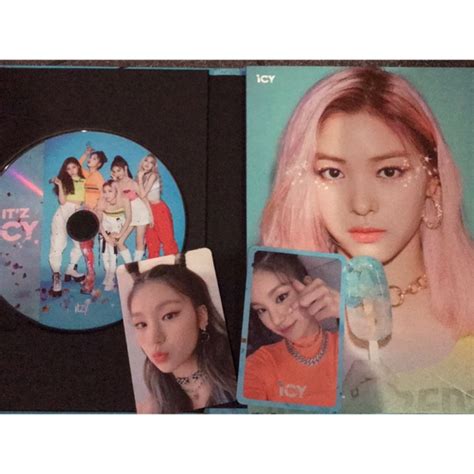 Jual Album Itzy Icy Itz Ver Photo Card Yeji Fp Ryujin Indonesia