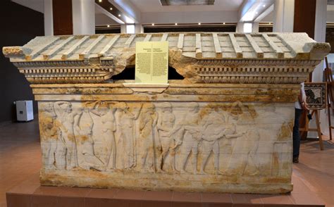 The Polyxena Sarcophagus, Ionian Late Archaic, ca. 520-500 BCE[1280-794] : r/ArtefactPorn