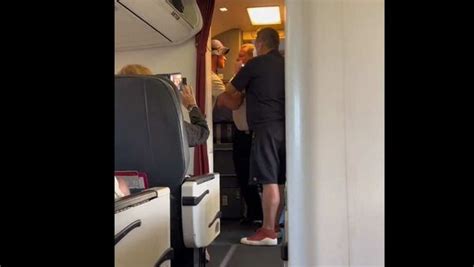 Australian Pilot Removes Unruly Passenger Watch Video Today News