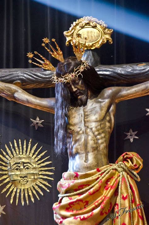 Esencias Cofrades Solemne besapiés en honor del Santísimo Cristo del