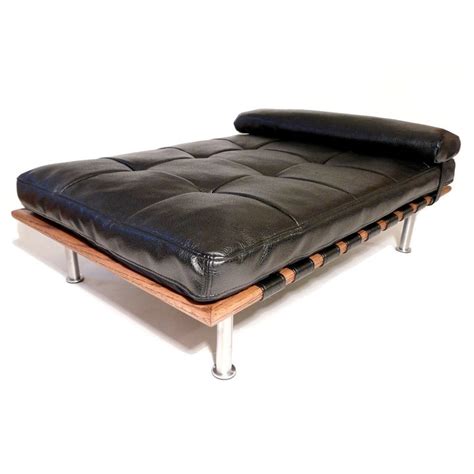 Glamour Mutt® Modern Dog Day Bed White