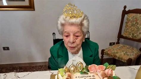 Regina Per Un Giorno Nonna Antonia Festeggia I Suoi 100 Anni