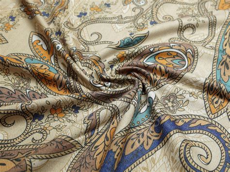Двухсторонний трикотаж с рисунком пейсли, на бежевом фоне - купить ...