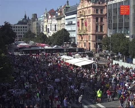 Galerie Demonstrace v Praze Na Václavské náměstí dorazilo 70 000 lidí