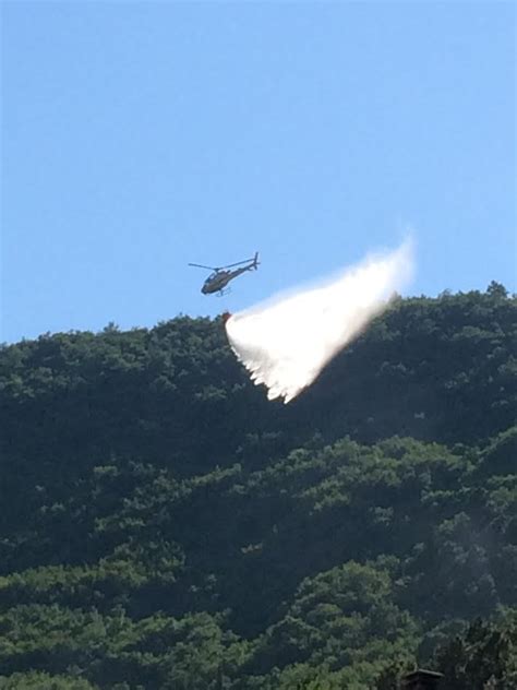 Vasto Incendio Nei Boschi Arriva L Elicottero