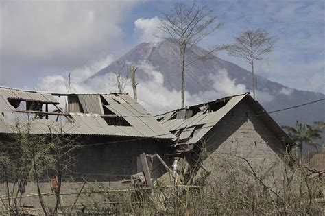 Rain Lava From Indonesian Volcano Hamper Search For Missing