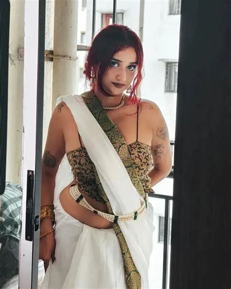 Hot Sexy Ruchika Tandon Photos