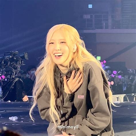 Pin By ⧥ 𓏲 𝖗𝖆𝖞 ⊹ On 𝒍𝒊𝒍 𝒈𝒐𝒓𝒈𝒆𝒐𝒖𝒔 Rosé Concert Rosé Blackpink Cute