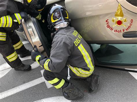 Auto Ribaltata A Olgiate Ferite Due Donne FOTO Prima Como