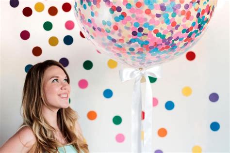 Les Ballons Transparents Remplis De Confettis Font Sensation En