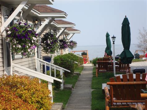 Tawas Resorts, Hotels and Motels: Young's Getaway Sandy Beachfront Resort