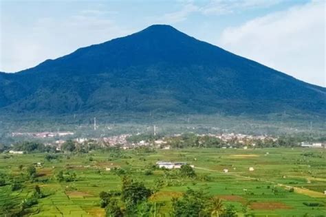 Misteri Yang Menyelimuti Gunung Ciremai Legenda Dan Cerita Mistis Di