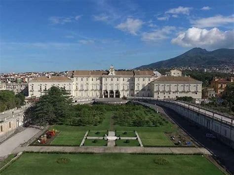 Palazzo Reale A Portici Na Vivi Green