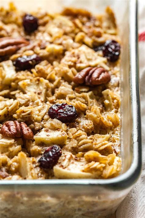 Apple Cinnamon Baked Oatmeal Is Loaded With Pecans Cranberries And Apples A Perfect Holiday B