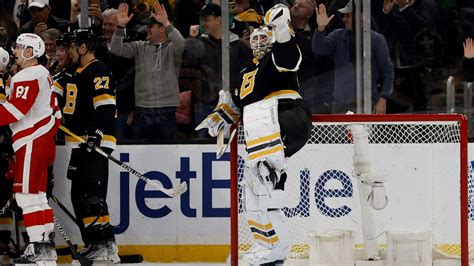 Linus Ullmark Made Cool Equipment Change In Historic Bruins Win