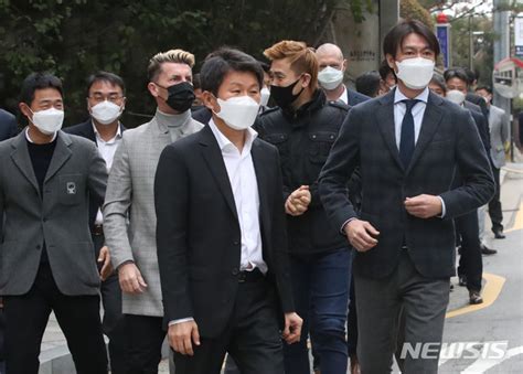 걱정 말라던 홍명보 축구협회 제안 10시간 만에 감독직 수락