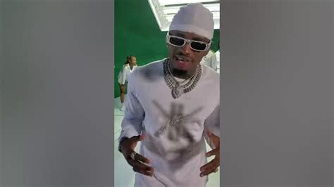 Koffi Olomidé Diamond Platnumz Porte Un Exemple De La Ligne De