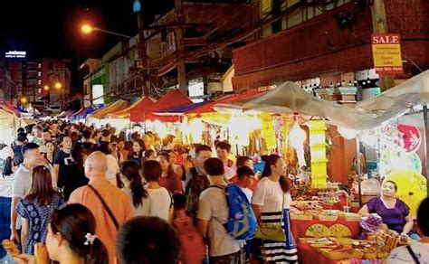 WUA LAI Walking Street | Saturday Night Market