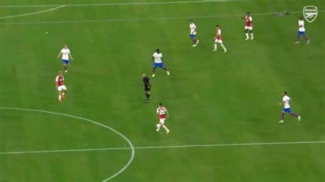 Golaço de Fábio Vieira pelo Arsenal contra o Barça na pré temporada