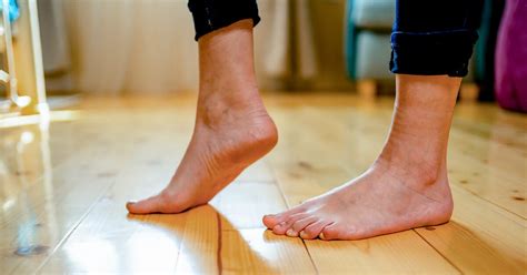 Pustular Psoriasis on Your Feet: Symptoms, Causes, Treatment