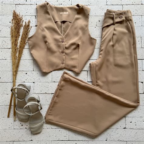CONJUNTO ALFAIATARIA CALÇA PANTALONA E COLETE LUXO NUDE Dondoca Moda Feminina
