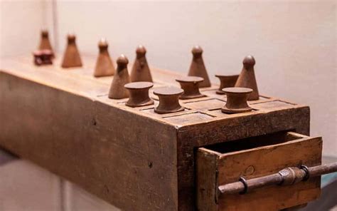 How To Play Senet - The World's Oldest Board Game | GameHungry