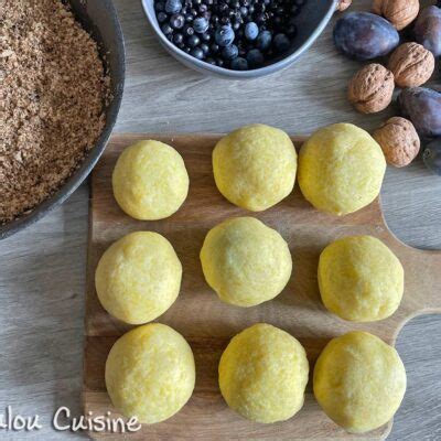 Galuste Cu Prune Cu Sau Fara Gluten Servite Cu Sos De Afine Loulou