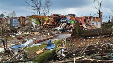 Ola De Tornados En EEUU Provoca 32 Muertes Y Cientos De Heridos 5