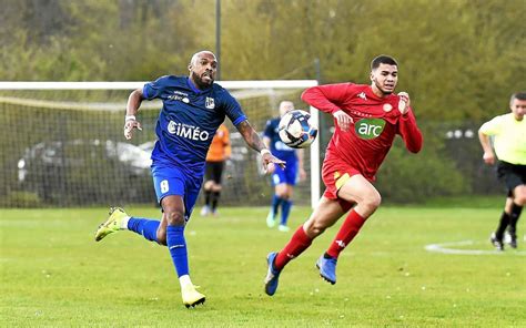 R Thomas Toutouyoute Lattaquant Du Co Briochin En Redemande Foot Amateur Bretagne