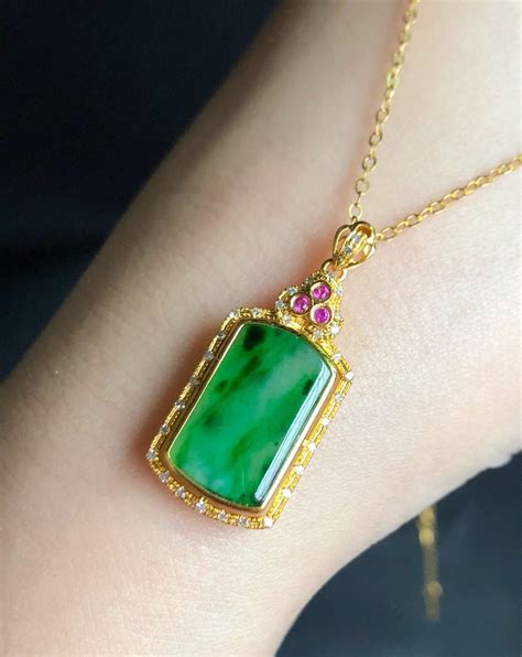 18k Jadeite Pendant Necklace Natural Icy Pure Green Jadeite Pendant