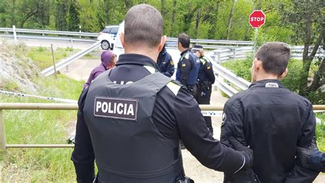 La Policia Local Det Un Altre Home Que A Part D Acumular Den Ncies