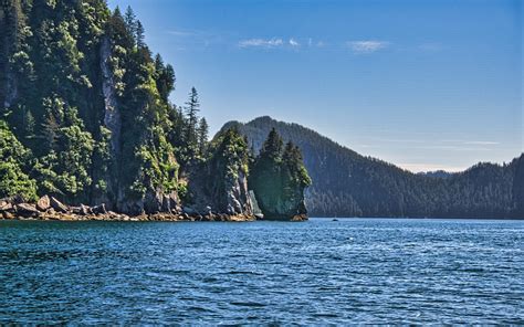 Alaska Sojourn: A Great Day Sailing the Alaskan Fjords : Battered Suitcase