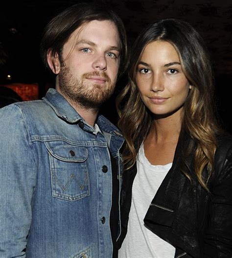 Lily Aldridge Y Su Novio Líder Del Grupo ‘kings Of Leon Caleb