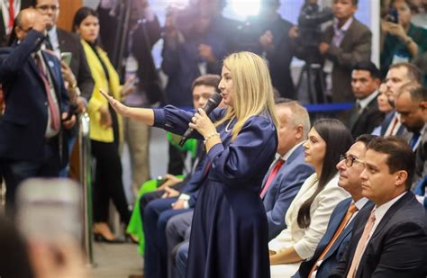 Momento histórico Iracema Vale se torna a primeira mulher presidente