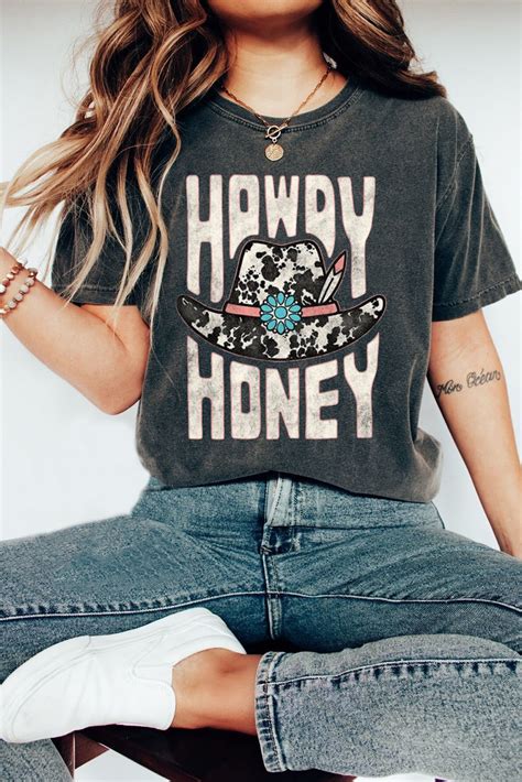 US 7 9 Black HOWDY HONEY Cowboy Hat Graphic Tee Mshiying