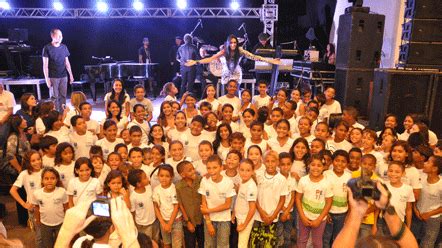 Idosos E Crian As Atendidas Pela Semtas Participam De Show De Marina Elali