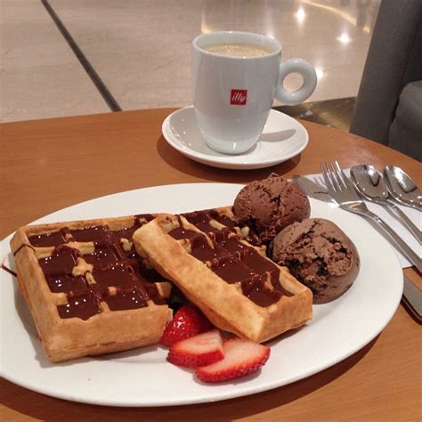 Chocolate Waffle with Coffee at Häagen Dazs haagendazskw Flickr