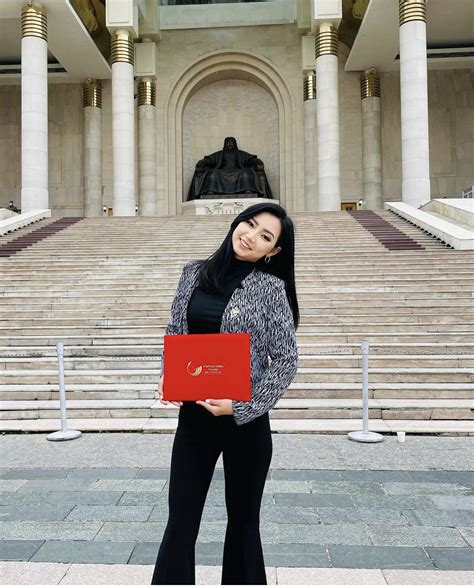 “Mongolia’s Next Top Model” шоуны Б.Ану-Үжин сургуулиа дүүргэжээ – ТАС.МН
