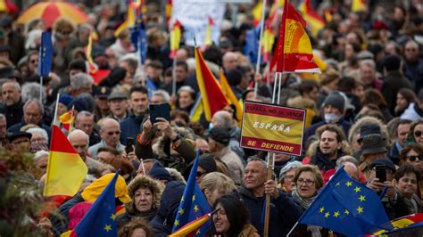 Spanien Proteste In Madrid Gegen Geplante Amnestie F R Katalanische