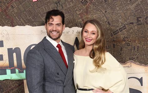 Henry Cavill E Namorada Natalie Viscuso Estreiam No Tapete Vermelho