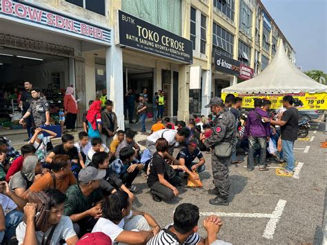 Jabatan Imigresen Serbu Mini Dhaka Di Melaka Sentral